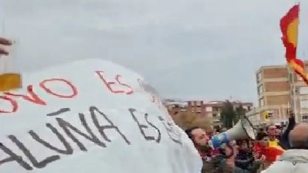 Zastava Kosovo je Srbija u Barseloni