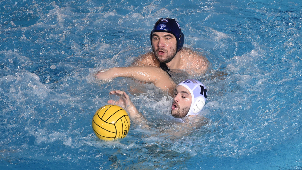 Filip Radojević (Partizan) i Duško Pijetlović (Novi Beograd)