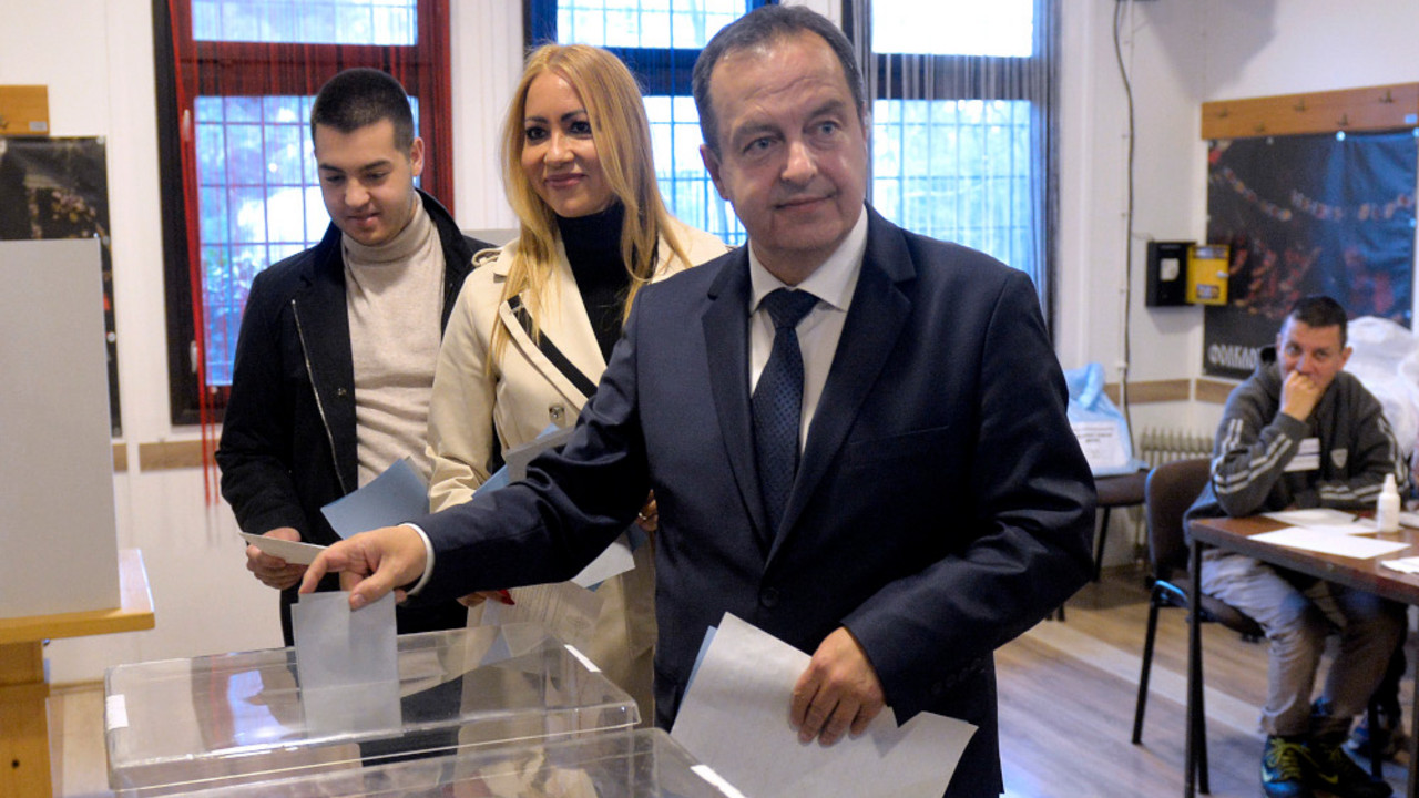 Ivica Dačić glasao sa porodicom