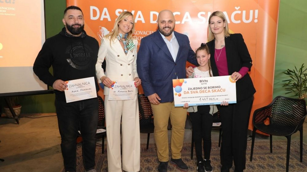 Da sva deca skaču 