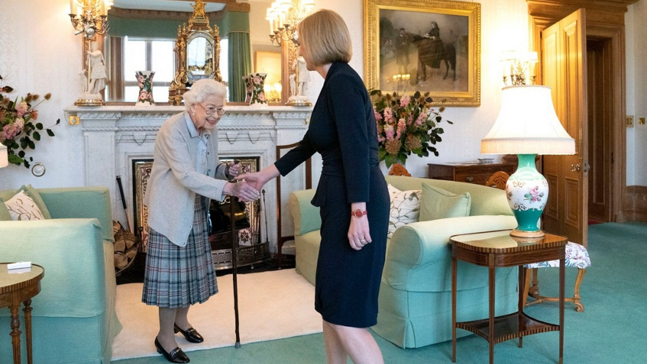 Kraljica Elizabeta II i Liz Tras