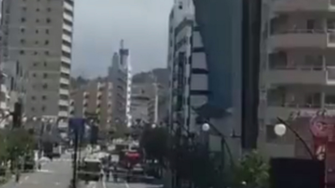 Rušenje zida zgrade u Turskoj