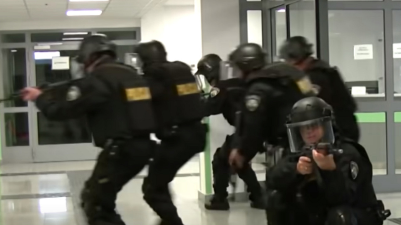 policija