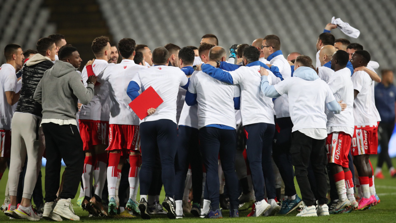 Fudbaleri Zvezde slavlje posle osvojene 34. titule šampiona države