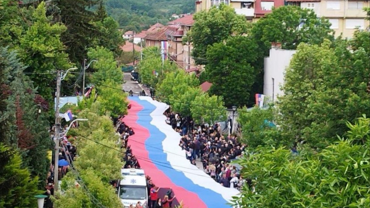Zvečan (srpska zastava)