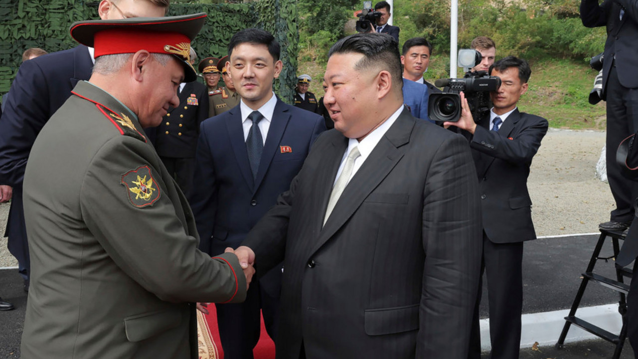 Kim Džong Un i Sergej Šojgu