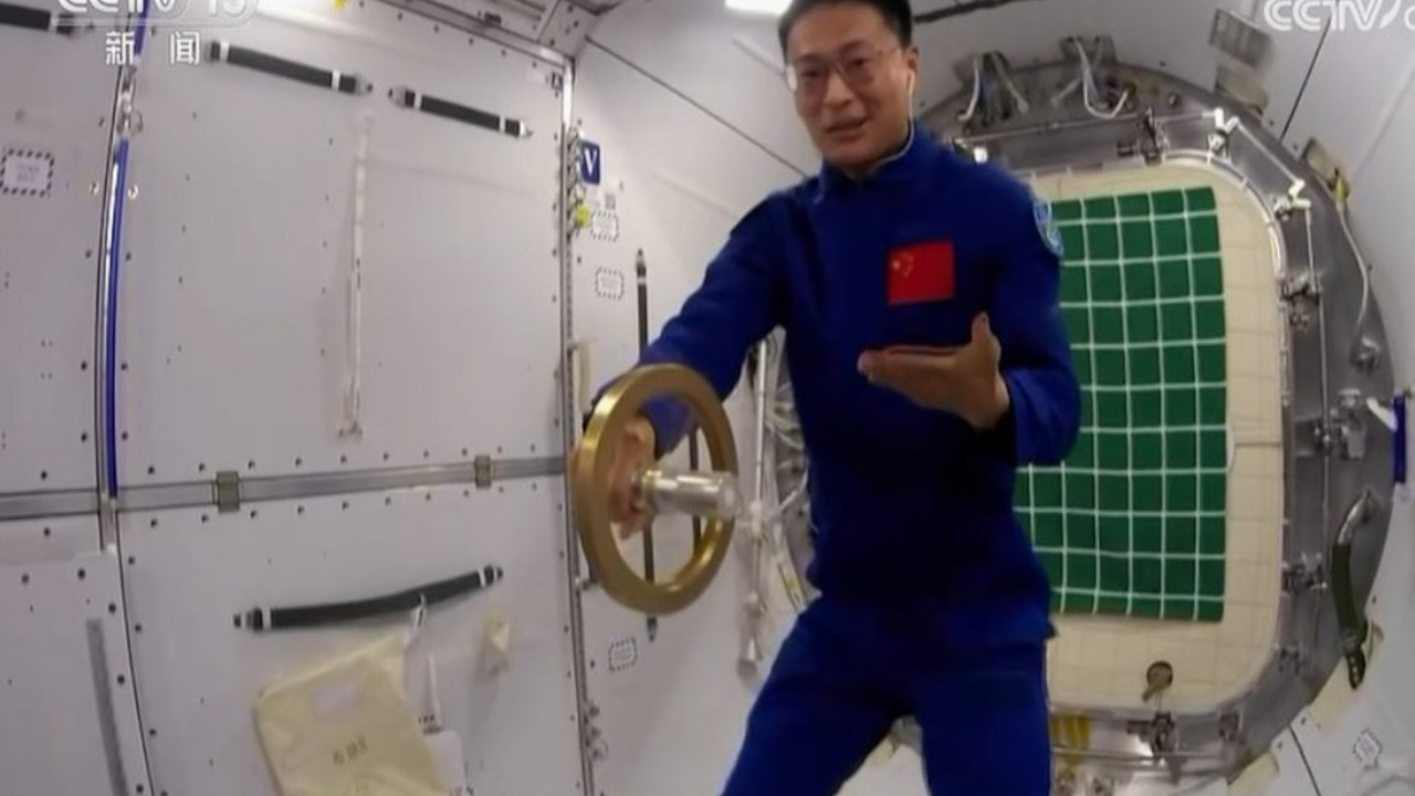 kineski astronaut