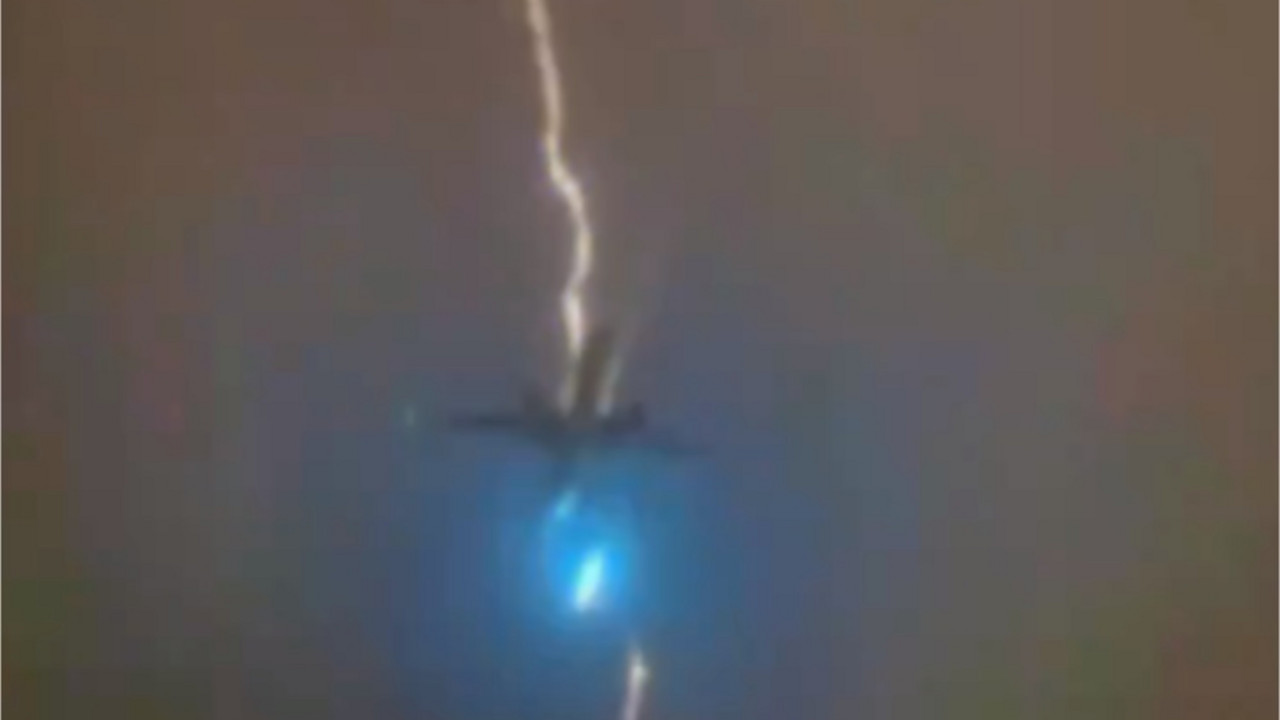 grom udario u avion