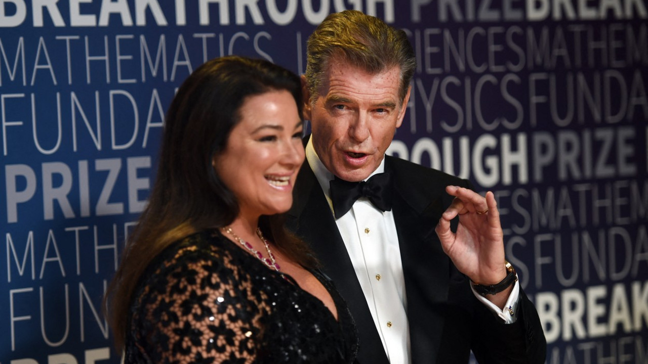 Pirs Brosnan i supruga