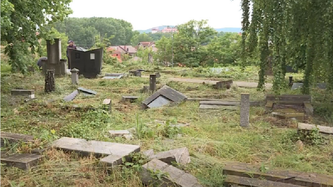 vandalizovano srpsko groblje u Južnoj Mitrovici