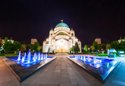 U Hramu Svetog Save na Veliki petak izneta plaštanica: Evo do kada možete da je celivate