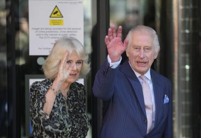 Skandal neviđenih razmera u Americi: Kralja Čarlsa umeto sa britanskim, dočekali sa australijskim zastavama