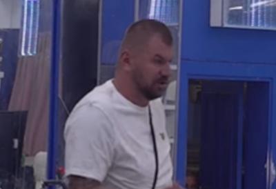 Ovakvog Janjuša dugo nismo videli: Ušao u crveno, baca mu stvari - haos u cik zore (VIDEO)