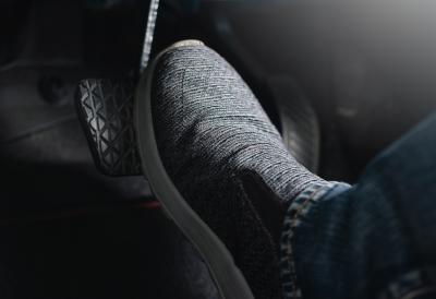 SNEG SE TOPI, A OPASNOST TEK POČINJE: Zbog ove greške vozači masovno ostaju bez kočnica