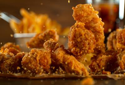 Zaboravite BELO BRAŠNO: Pohovana piletina može da bude zdrava - ovo su trikovi za zdravije, a hrskavije meso!