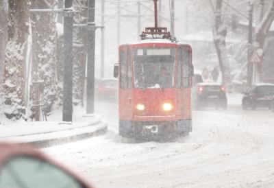 OBRATITE PAŽNJU: Ovo je spisak deonica na kojima ima snega, poledice, magle i odrona