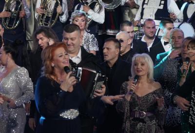 Polomila desnu ruku, 3 rebra i skočni zglob leve noge: Pevačica pala sa mosta, a ubrzo nakon toga saznala da ima tumor