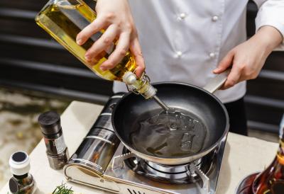 Slika članice izraelske vojske koja kuva u libanskoj kući, napravila buru na mrežama (FOTO)