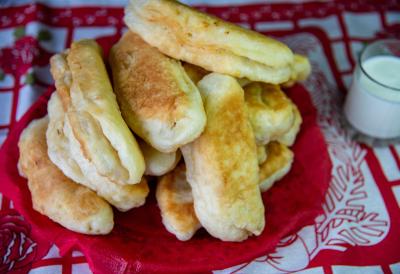 Brzi, POSNI UŠTIPCI od kojih će mirisati cela kuća - Recept za omiljeni doručak u Srbiji, a uz 1 caku neće upiti ni kap ulja