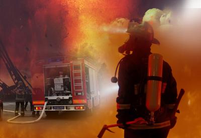 Izbio veliki požar u Beogradu: Plamen probudio ceo kraj, vatra gutala automobile između zgrada