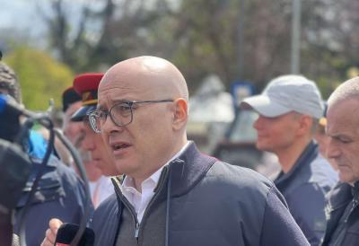 "Dobro poznati nasilnici koji se kriju iza poslaničkog imuniteta" Vučević o haosu ispred Skupštine: Žele da nas vrate u prošlost, nadležni da reaguju