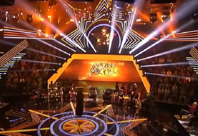 Bila je skromna profesorka iz Babinog Mosta: Pevačica poseduje milione, a retko ko zna šta je radila pre slave i bogatstva