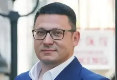Đurđev: Macut dokazao da poseduje političku snagu za odbranu suvereniteta u domenu Zakona o udžbenicima za našu decu  – Premijer Macut je pokazao da Srbija više ne prepisuje već sama piše
