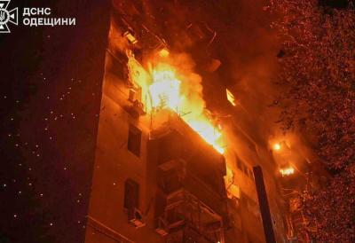 Gori cela Ukrajina: Rusi stežu obruč, izveli masovne napade - Gađali grad kod granice sa Mađarskom, pogođen centar Lavova (FOTO/VIDEO)