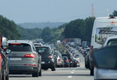 Nepričakovane blokade na avtocesti proti Grčiji povzročile zastoje in opozorila potnikom