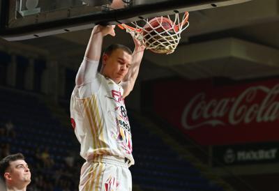 ZBOG TRI PRSTA: Srpski košarkaš morao da plati Hrvatima 550 evra