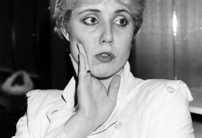 Ova pevačica je u srodstvu sa Lepom Brenom, mnogi kažu da jako liče, a ona priznaje da legendarnu pevačicu nikad nije upoznala