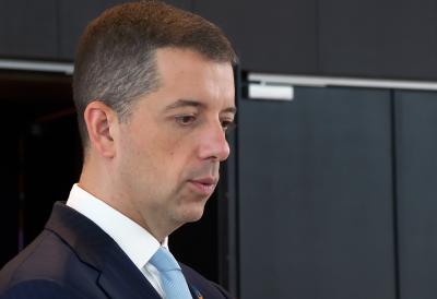 Srbskega zunanjega ministra Marka Đurića napadli na ulici med sprehodom s hčerkami