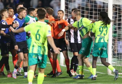 PARTIZAN SE ŽALI UEFA: Crno-beli besni na arbitra meča protiv AEK-a