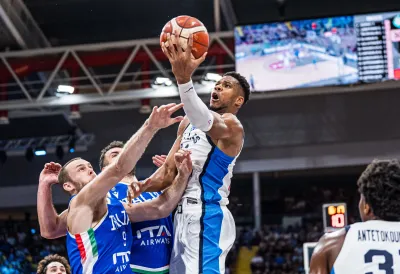 GRCI BOLJI U DERBIJU: Janis uništio Italijane!