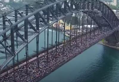 V Sidneju potekal propalestinski protest z desettisoči udeležencev, pridružil se jim je tudi Julian Assange