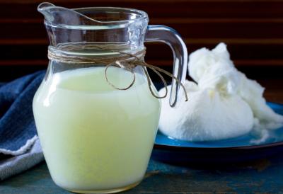 Iako je najzdraviji napitak, ipak nije za svakoga! Mnogi NA POGREŠAN NAČIN PIJU SURUTKU...