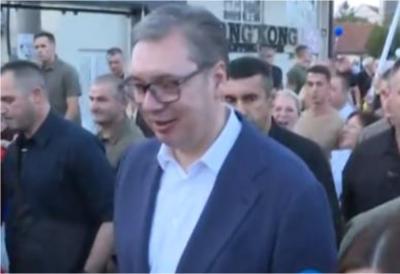 Predsednik Vučić stigao u Borču: Rame uz rame sa građanima protiv blokada!