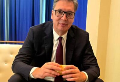 Nastavljamo borbu za Srbiju do kasno u noć! Vučić posle obraćanja u UN: Govor je završen, a sad navali na sendviče, da se skupi energija za predstojeće sastanke