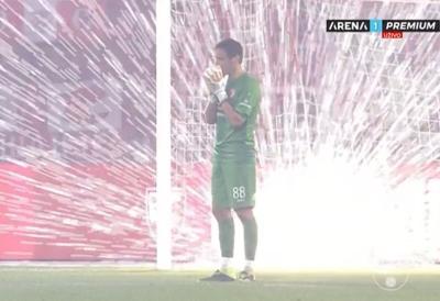 PREKID NA MARAKANI: Delije ga gađale Vladimira Stojkovića topovskim udarima