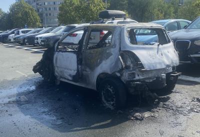 Podmetnut požar u Obrenovcu: Bačen Molotovljev koktel, zapalio se automobil