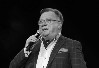 "Svaki dan očekujem da me nazoveš..." Sin Halida Bešlića slomljen na šestomesečnicu smrti pevačke legende