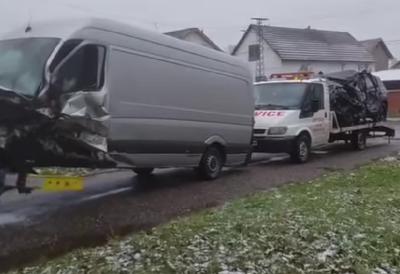 Ovako izgledaju vozila nakon sudara kod Laćarka: Otac i ćerka stradali na mestu, dve osobe hospitalizovane (FOTO/VIDEO)