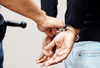 Objave na društvenim mrežama ga zamalo koštale zatvora: Hteo da se pohvali pištoljem, pa završio u tamnici