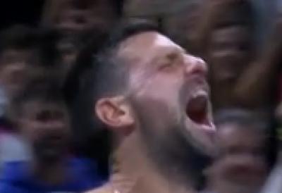 Novak uzeo trofej u trileru od finala, pa POČEO SVE DA CEPA! Scena za ANALE - kao Hulk (VIDEO)