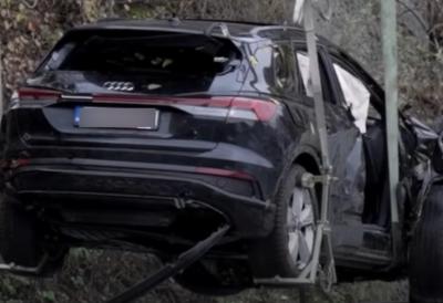Automobil potpuno uništen: Jezivi prizori nesreće kod Čačka: Prednja strana vozila smrskana, izvučeno nakon dva sata (FOTO/VIDEO)