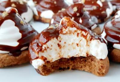 INDIJANERI – najlepši kolač iz detinjstva: hrskavi biskvit sa belim filom i čokoladnom glazurom koji odmah nestaje sa stola