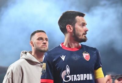 Šta je ovo, gde su ljudi? Fudbalere Zvezde dočekala poluprazna Marakana (FOTO)