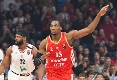 KOJI PEH PO REDU? Centar se okliznuo i povredio glavu pred meč crveno-belih