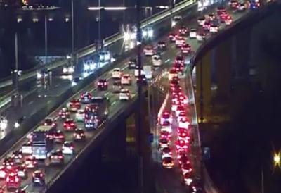 Saobraćajni kolaps na mostovima i prilazima centru grada: Određene ulice u Beogradu privremeno zatvorene