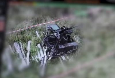 Naoružan mitraljezom potpuno zamenio vojnike: Ovo je robot koji je čuvao položaje Ukrajine na frontu mesec i po dana (VIDEO)